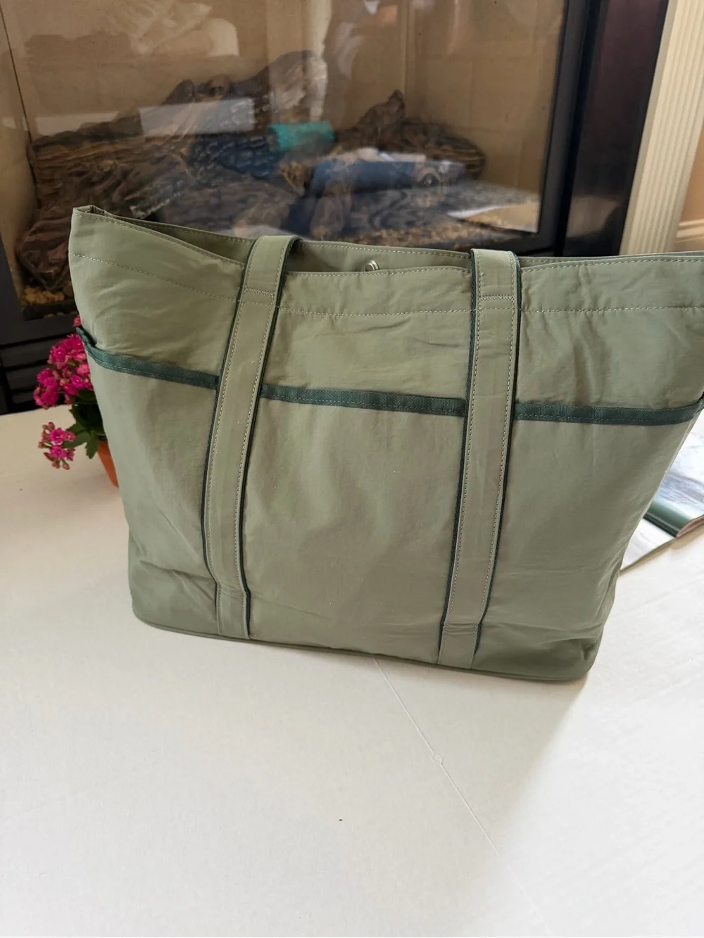 new Lululemon Daily Multi-Pocket Tote Bag 20L